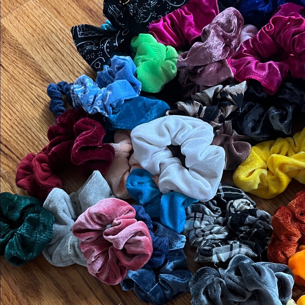 Colorful Scrunchie Set - Picture 3 of 4
